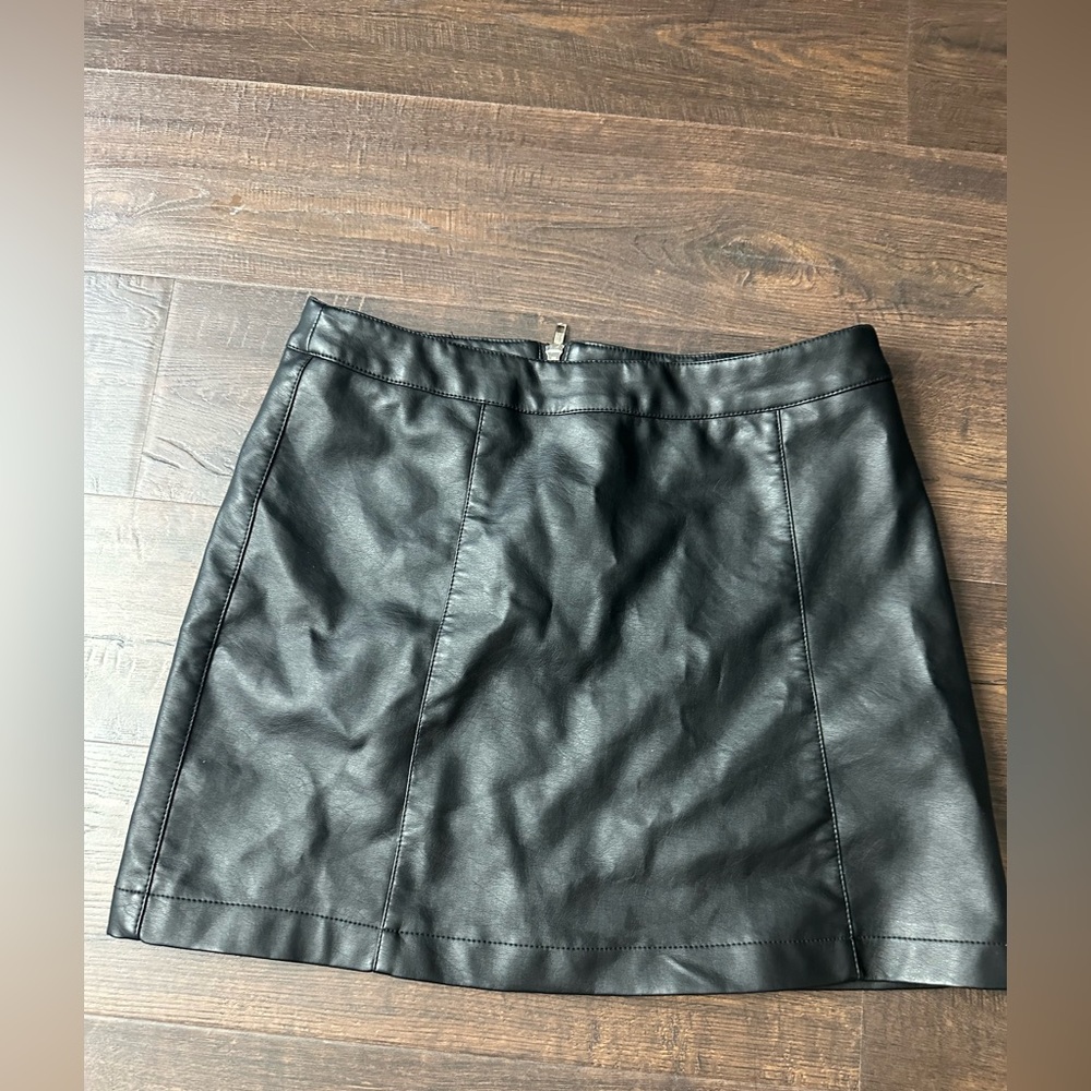 Forever 21 Black Faux Leather Mini Skirt #b39